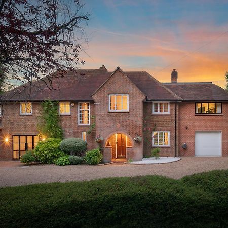 ホテル Westleigh Ashtead エクステリア 写真