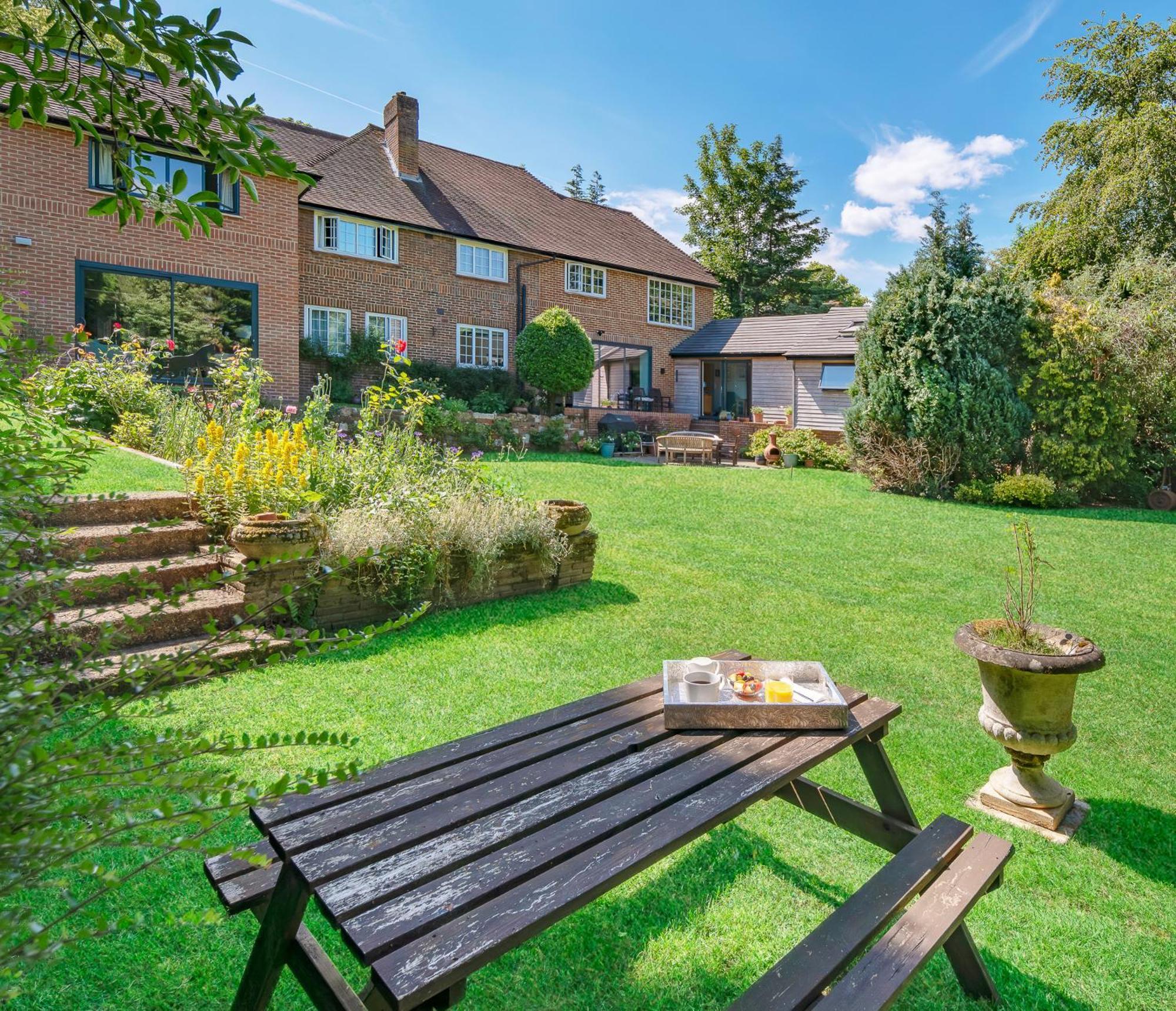 ホテル Westleigh Ashtead エクステリア 写真