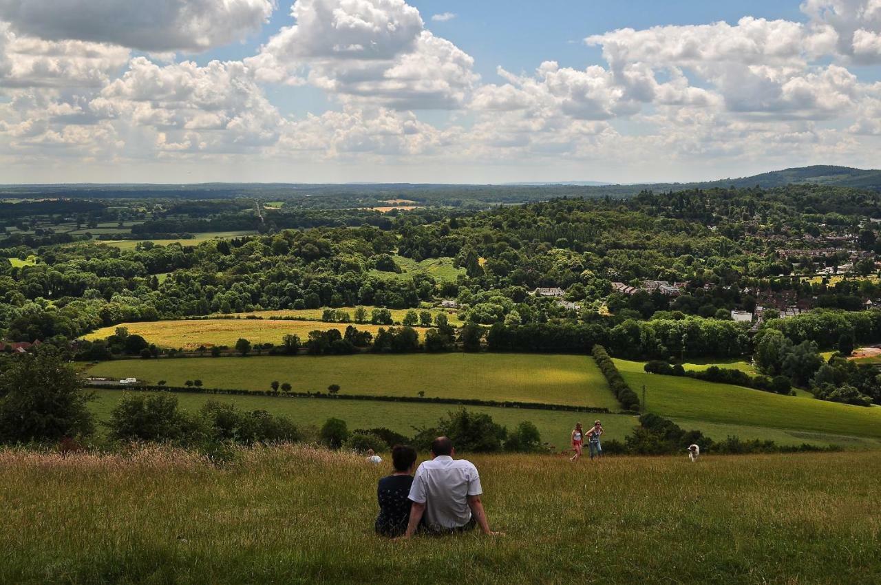 ホテル Westleigh Ashtead エクステリア 写真